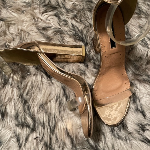 Gold heels - Picture 2 of 3